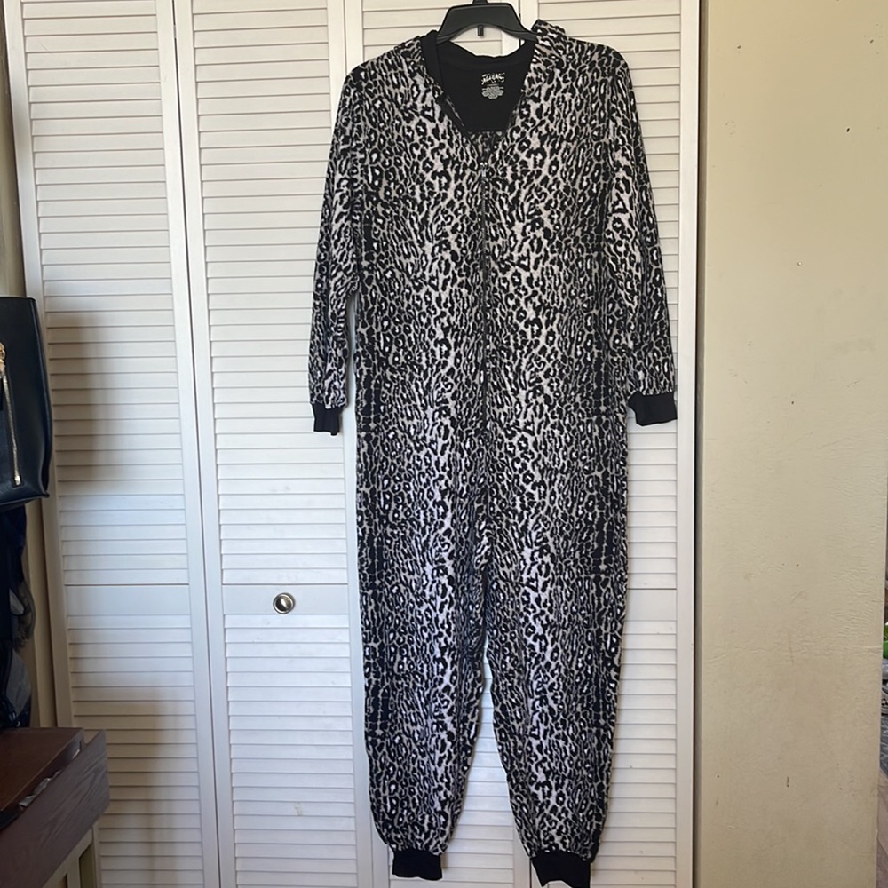 Nick & Nara Women XL one-piece Hooded cat leopard Cheetah Sleepwear Onesie PJs